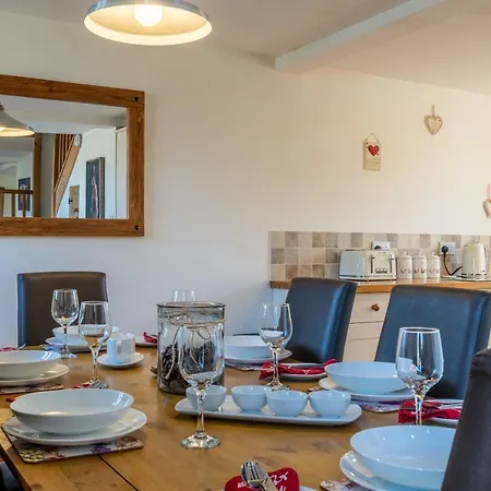 Holiday home Rose Barn